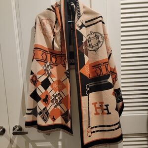 Geometric Patterned Scarf with H Design